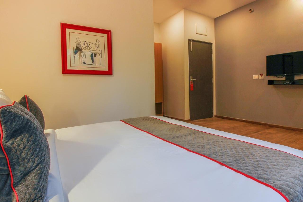 Hotel Townhouse White Ridge Shivam Road à Lālāguda Extérieur photo