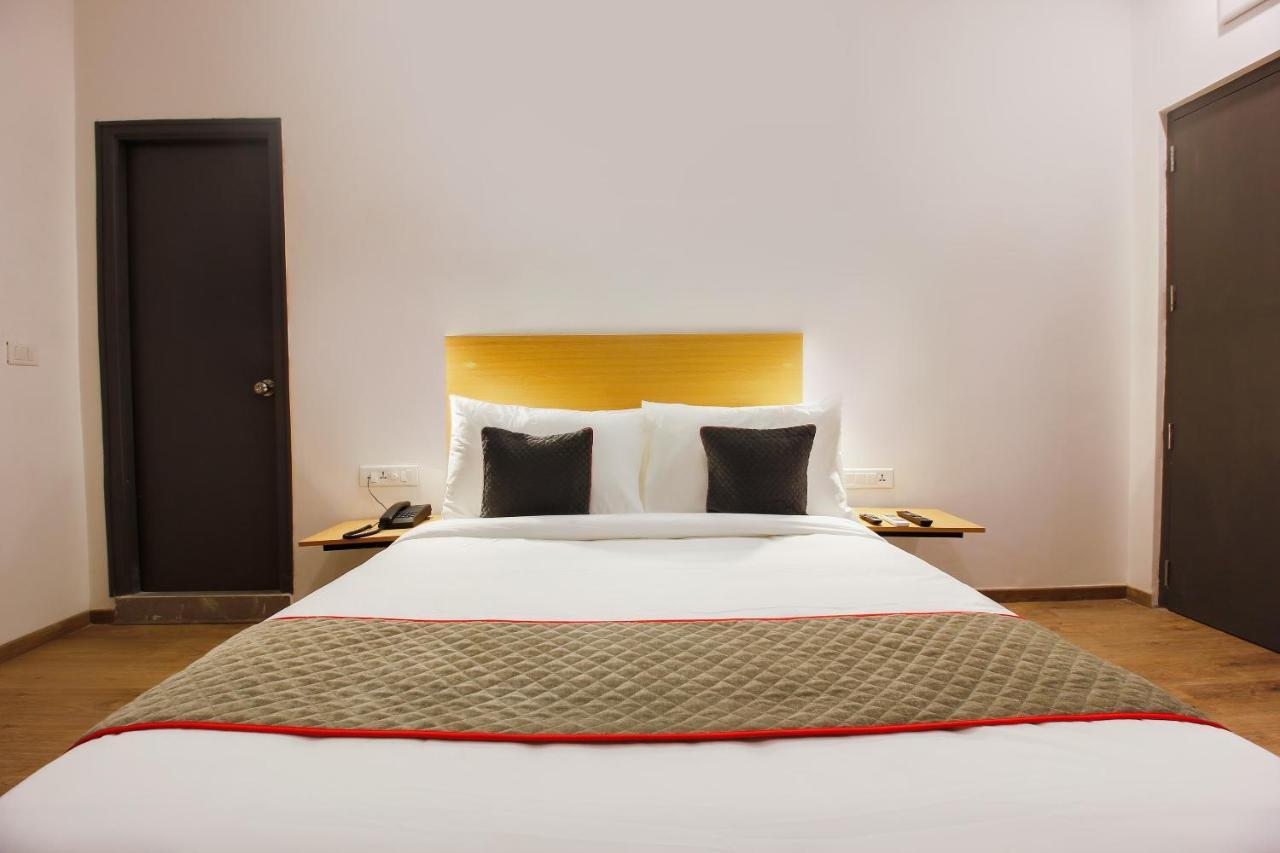Hotel Townhouse White Ridge Shivam Road à Lālāguda Extérieur photo