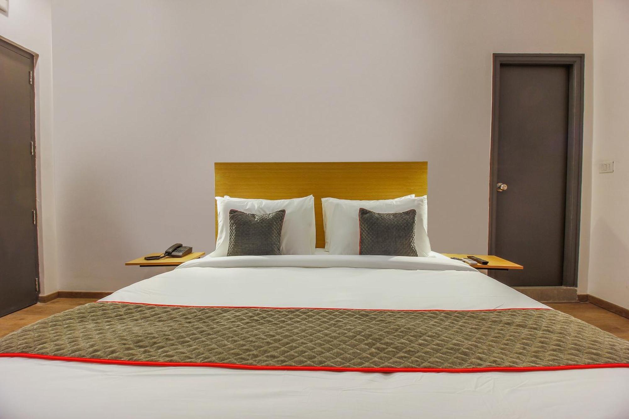 Hotel Townhouse White Ridge Shivam Road à Lālāguda Extérieur photo