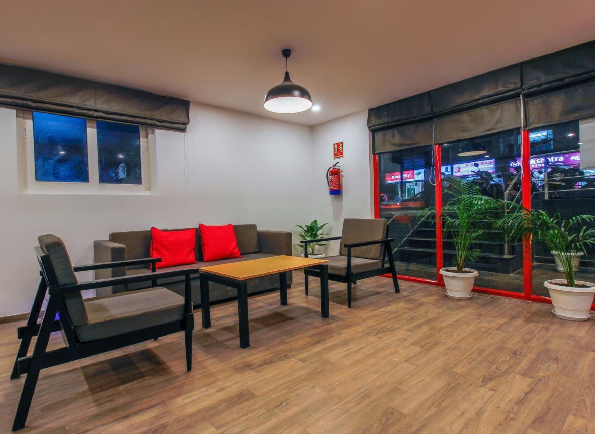 Hotel Townhouse White Ridge Shivam Road à Lālāguda Extérieur photo